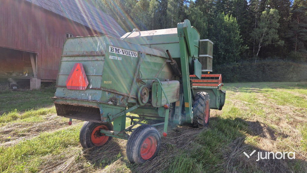 Skördetröska - Volvo BM, Aktiv 800 + Aktiv 800 som reservdel - Moissonneuse-batteuse: photos 3 Skördetröska - Volvo BM, Aktiv 800 + Aktiv 800 som reservdel - Moissonneuse-batteuse: photos 3