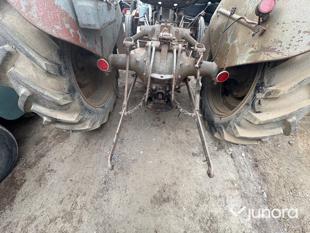 Traktor - Massey Ferguson, Grolle - Tracteur agricole: photos 4 Traktor - Massey Ferguson, Grolle - Tracteur agricole: photos 4