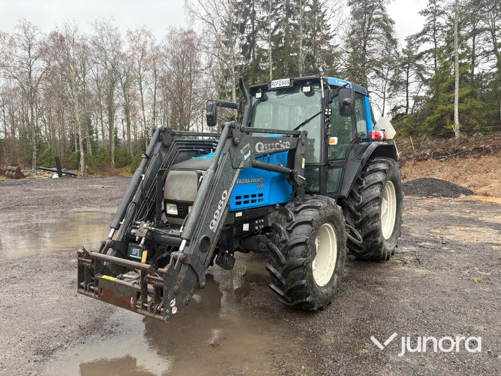Traktor - Valtra 6550-4 med frontlastare - Tracteur agricole: photos 1 Traktor - Valtra 6550-4 med frontlastare - Tracteur agricole: photos 1