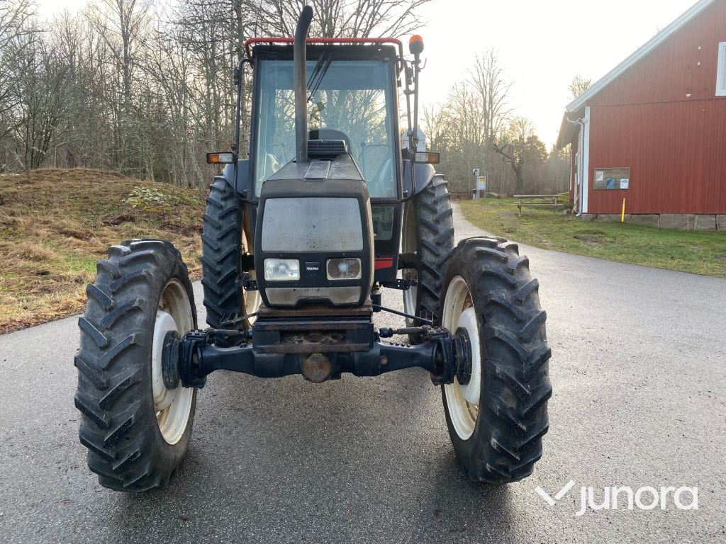 Traktor – Valtra Valmet 800 (2001) - Tracteur agricole: photos 2 Traktor – Valtra Valmet 800 (2001) - Tracteur agricole: photos 2