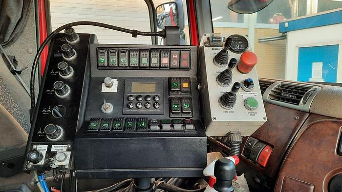 Balayeuse de voirie DAF FA  CF-75: photos 7