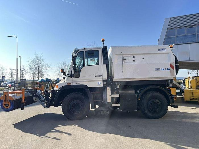 Mercedes-Benz Unimog U400 U400 4 x 2 / Schmidt SK350 sweeper - Balayeuse de voirie: photos 2 Mercedes-Benz Unimog U400 U400 4 x 2 / Schmidt SK350 sweeper - Balayeuse de voirie: photos 2