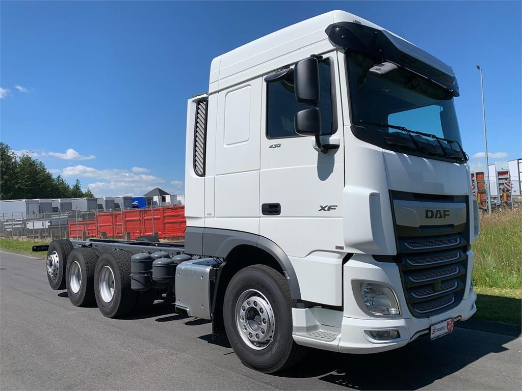DAF XF 430 FAW 8x4*4 Tridem - Châssis cabine: photos 2 DAF XF 430 FAW 8x4*4 Tridem - Châssis cabine: photos 2