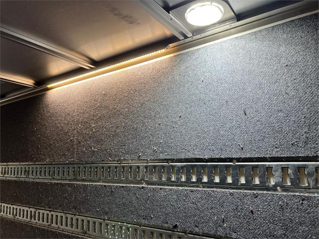 Fruehauf 11,0 mtr boks - lodretstående -lift - Semi-remorque fourgon: photos 4 Fruehauf 11,0 mtr boks - lodretstående -lift - Semi-remorque fourgon: photos 4