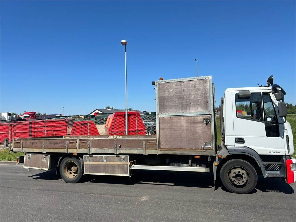 Iveco Eurocargo 120E24 FP - Camion plateau: photos 2 Iveco Eurocargo 120E24 FP - Camion plateau: photos 2