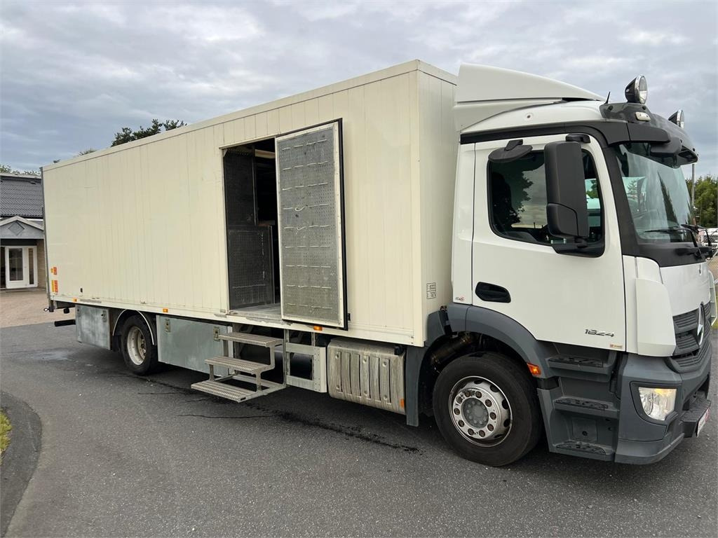 Mercedes-Benz Antos 1824 LnR - Camion fourgon: photos 1 Mercedes-Benz Antos 1824 LnR - Camion fourgon: photos 1