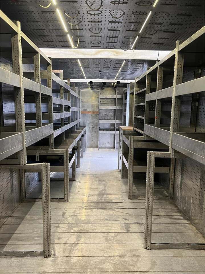 Mercedes-Benz Antos 1824 LnR - Camion fourgon: photos 2 Mercedes-Benz Antos 1824 LnR - Camion fourgon: photos 2