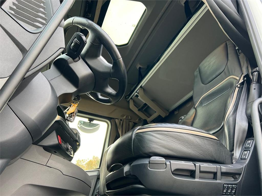 Tracteur routier DAF XF530 FTS 6x2: photos 17