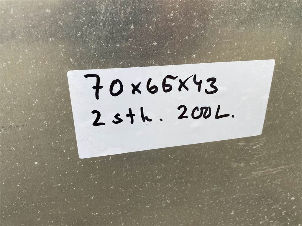 Volvo 200 ltr Volvo Dieseltank - Réservoir de carburant pour Camion: photos 4 Volvo 200 ltr Volvo Dieseltank - Réservoir de carburant pour Camion: photos 4