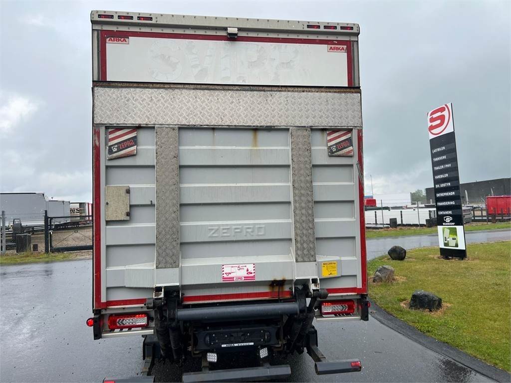 Volvo FM330 - Camion fourgon: photos 4 Volvo FM330 - Camion fourgon: photos 4