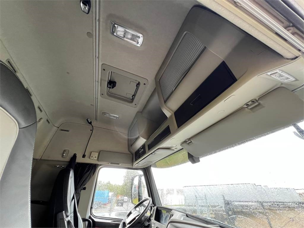 Camion fourgon Volvo FM330: photos 10