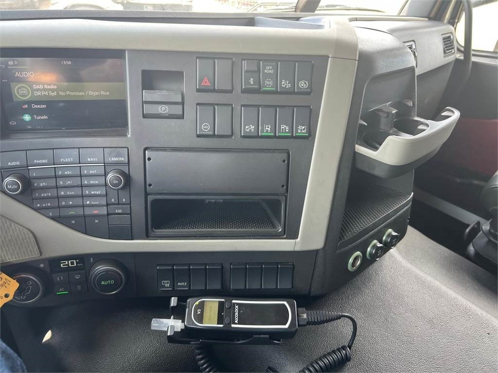 Camion fourgon Volvo FM330: photos 16