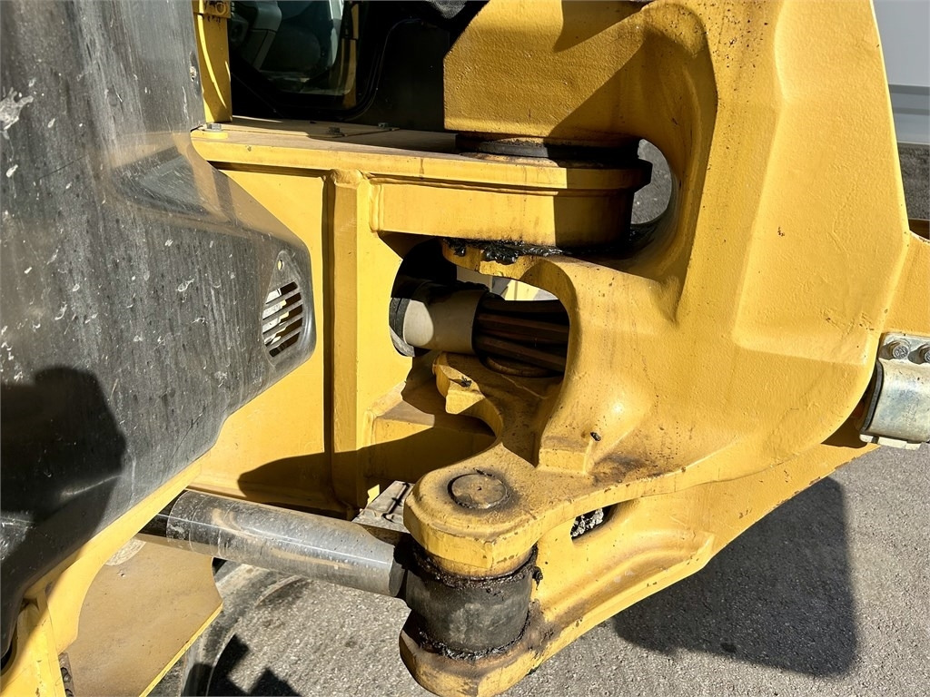 Mini pelle CAT 308CR NEXT GEN PYÖRITTÄJÄLLÄ: photos 12