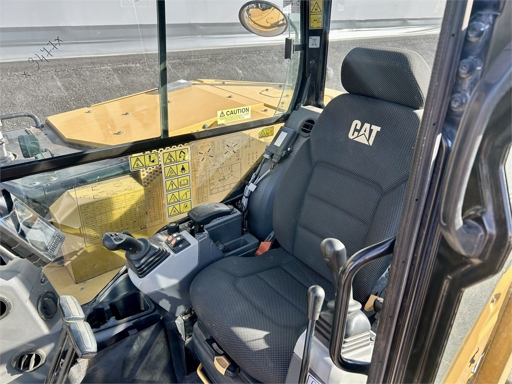 Mini pelle CAT 308CR NEXT GEN PYÖRITTÄJÄLLÄ: photos 17