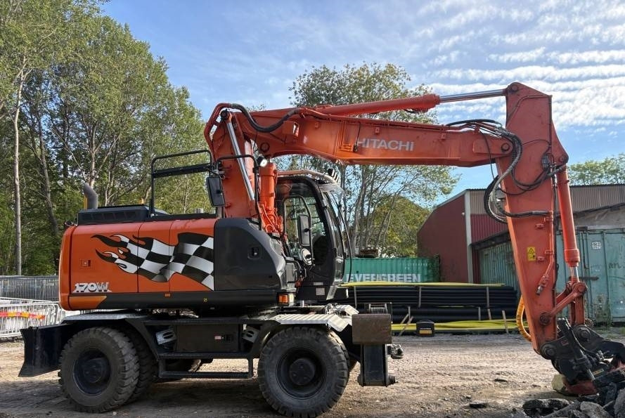 Hitachi ZX170W-6 + Peräkärry 2-akselinen  - Pelle sur pneus: photos 3 Hitachi ZX170W-6 + Peräkärry 2-akselinen  - Pelle sur pneus: photos 3