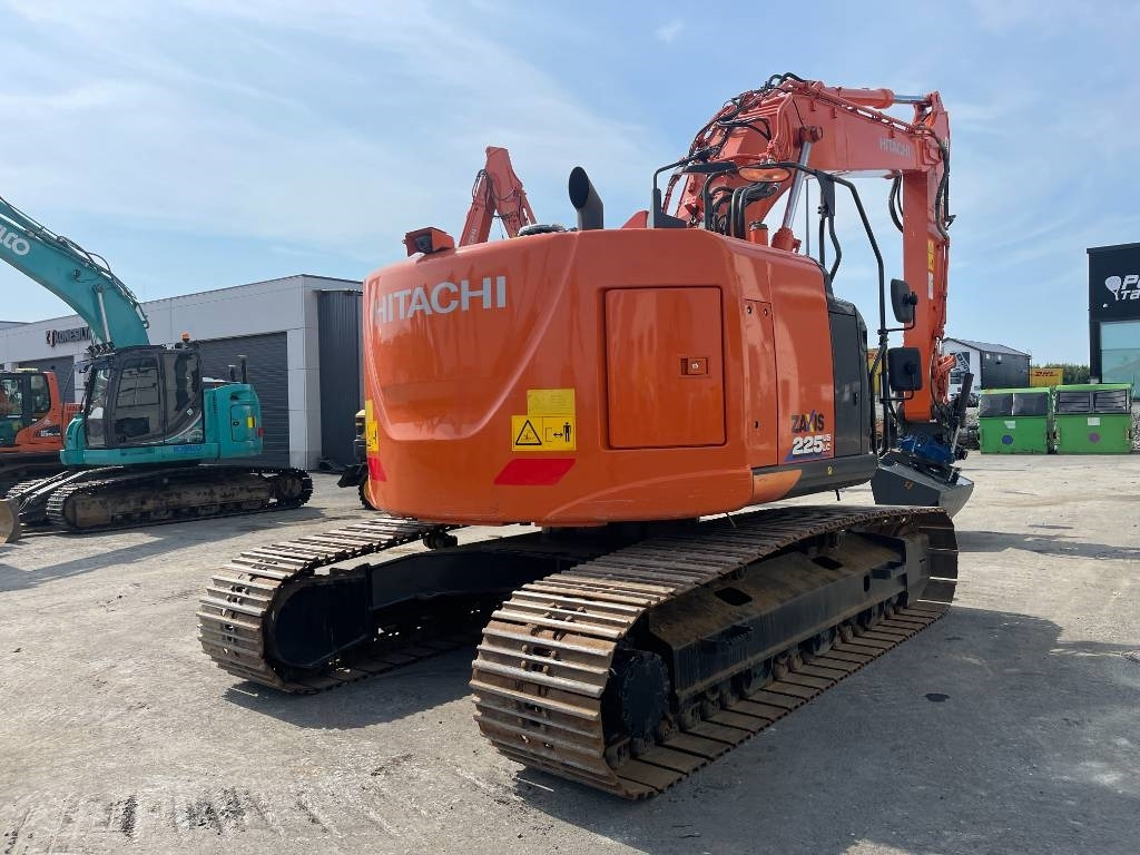 Hitachi ZX225USLC-6 PYÖRITTÄJÄLLÄ - Pelle sur chenille: photos 4 Hitachi ZX225USLC-6 PYÖRITTÄJÄLLÄ - Pelle sur chenille: photos 4