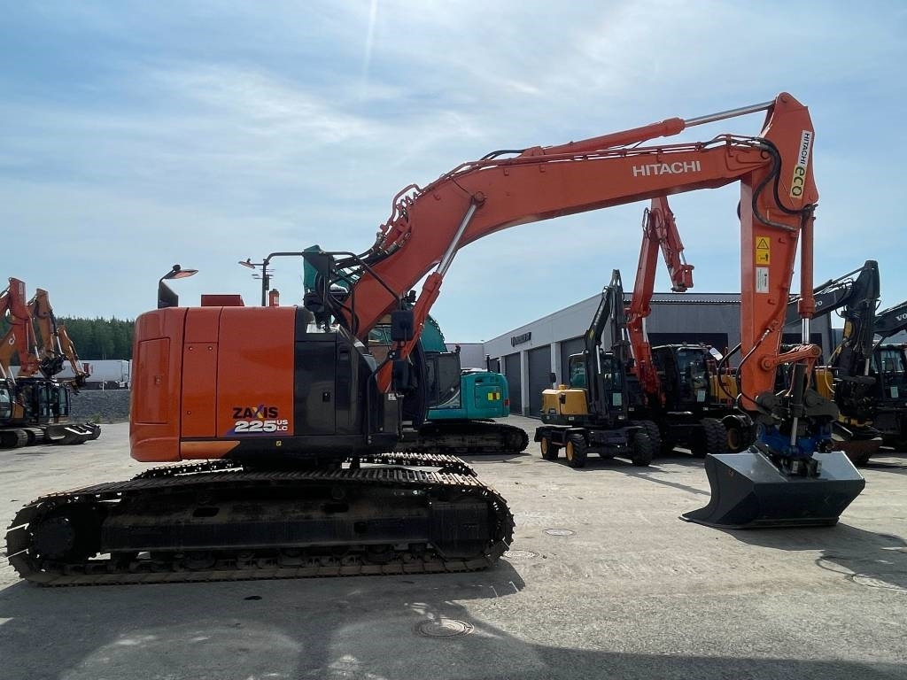 Hitachi ZX225USLC-6 PYÖRITTÄJÄLLÄ - Pelle sur chenille: photos 5 Hitachi ZX225USLC-6 PYÖRITTÄJÄLLÄ - Pelle sur chenille: photos 5