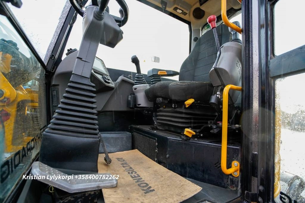 Pelle sur pneus JCB 110W Hydradig PYÖRITTÄJÄLLÄ: photos 16