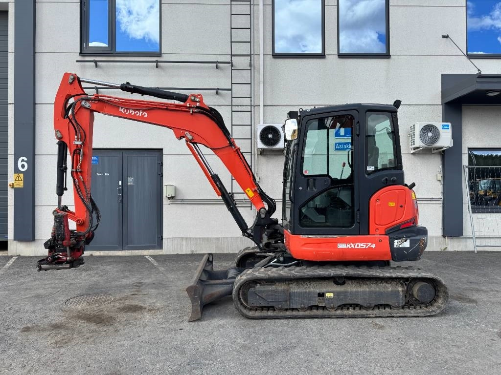 Kubota KX057-4 PYÖRITTÄJÄLLÄ - Mini pelle: photos 1 Kubota KX057-4 PYÖRITTÄJÄLLÄ - Mini pelle: photos 1