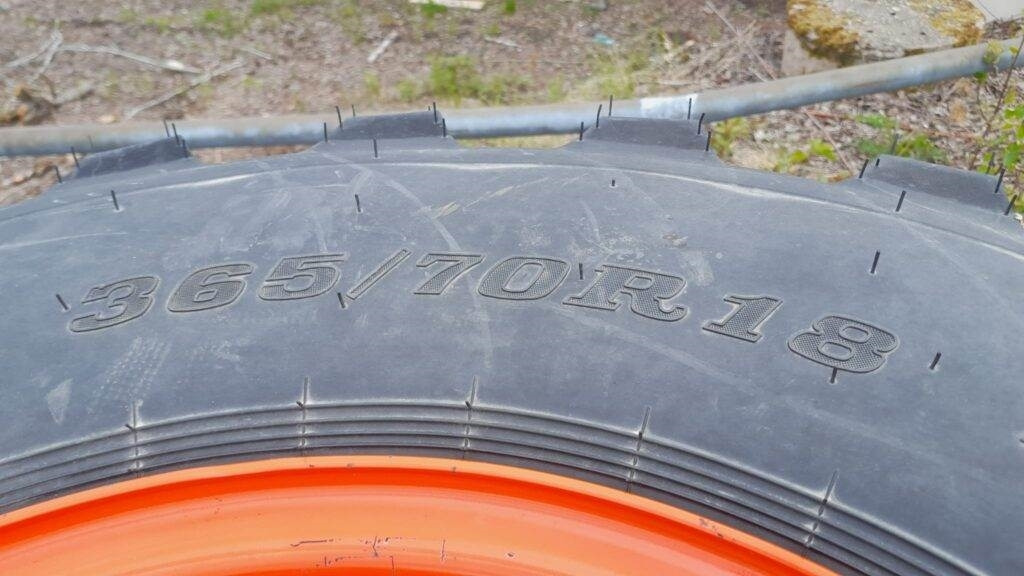 RENGASSARJA 365/70R18 VANTEINEEN - Roue complète pour Engins de chantier: photos 4 RENGASSARJA 365/70R18 VANTEINEEN - Roue complète pour Engins de chantier: photos 4