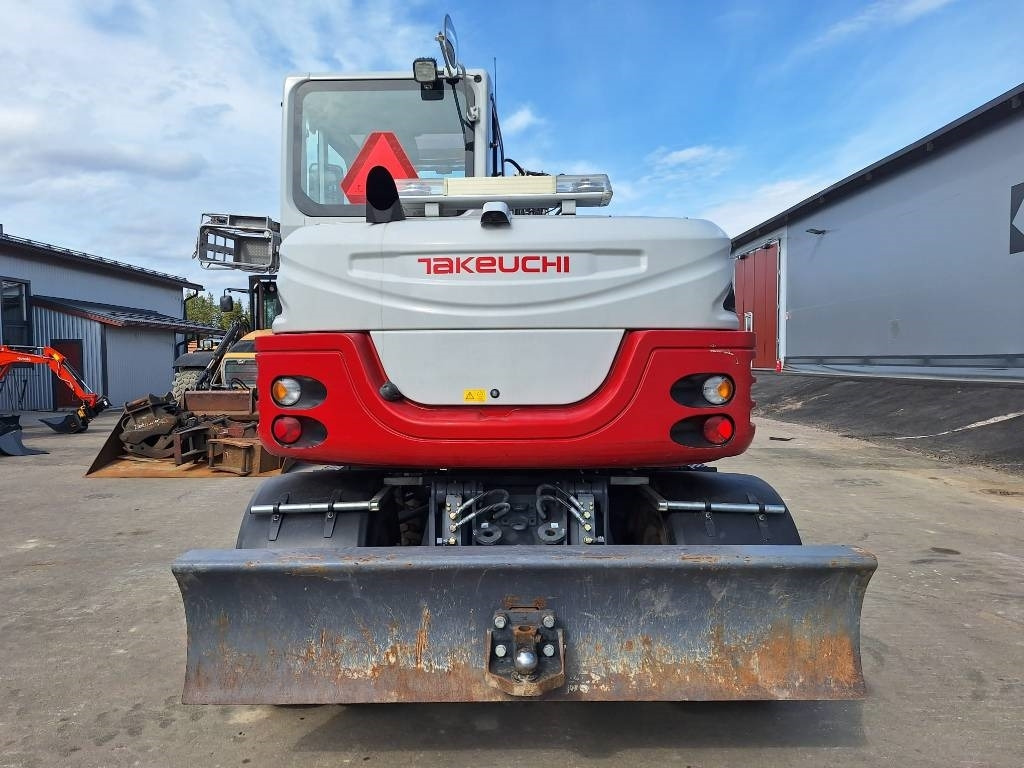 Takeuchi TB295W KÄRRY, PYÖRITTÄJÄ, 5-KAUHAA - Pelle sur pneus: photos 3 Takeuchi TB295W KÄRRY, PYÖRITTÄJÄ, 5-KAUHAA - Pelle sur pneus: photos 3