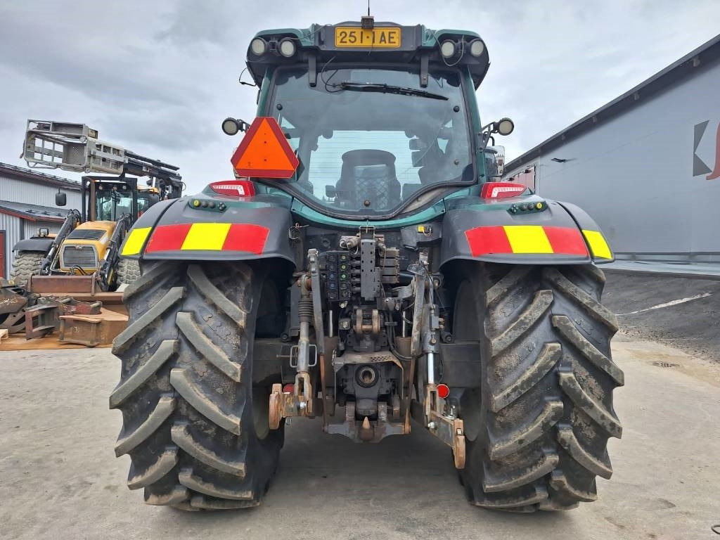Valtra N174 VERSU ETUKUORMAAJALLA - Tracteur agricole: photos 3 Valtra N174 VERSU ETUKUORMAAJALLA - Tracteur agricole: photos 3