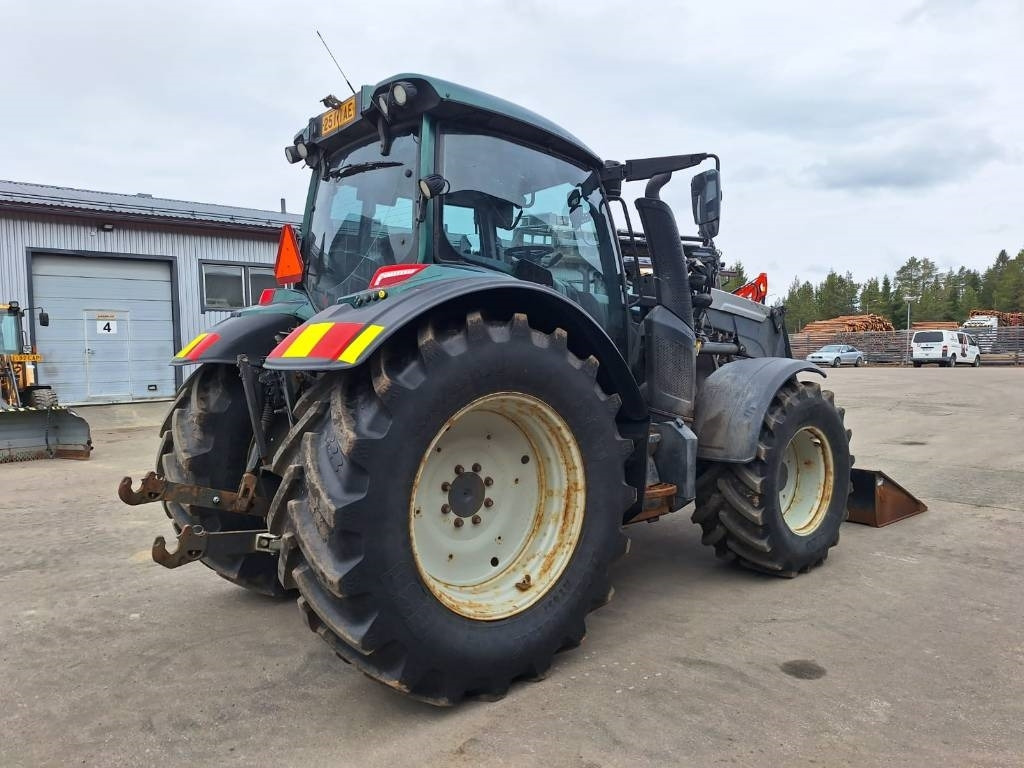 Valtra N174 VERSU ETUKUORMAAJALLA - Tracteur agricole: photos 4 Valtra N174 VERSU ETUKUORMAAJALLA - Tracteur agricole: photos 4