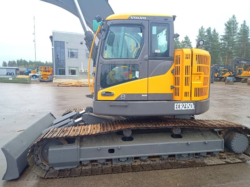 Volvo ECR235DL PYÖRITTÄJÄLLÄ  - Pelle sur chenille: photos 2 Volvo ECR235DL PYÖRITTÄJÄLLÄ  - Pelle sur chenille: photos 2