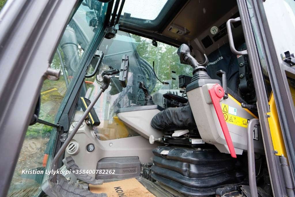 Pelle sur chenille Volvo ECR235EL 3D EC-OIL: photos 15