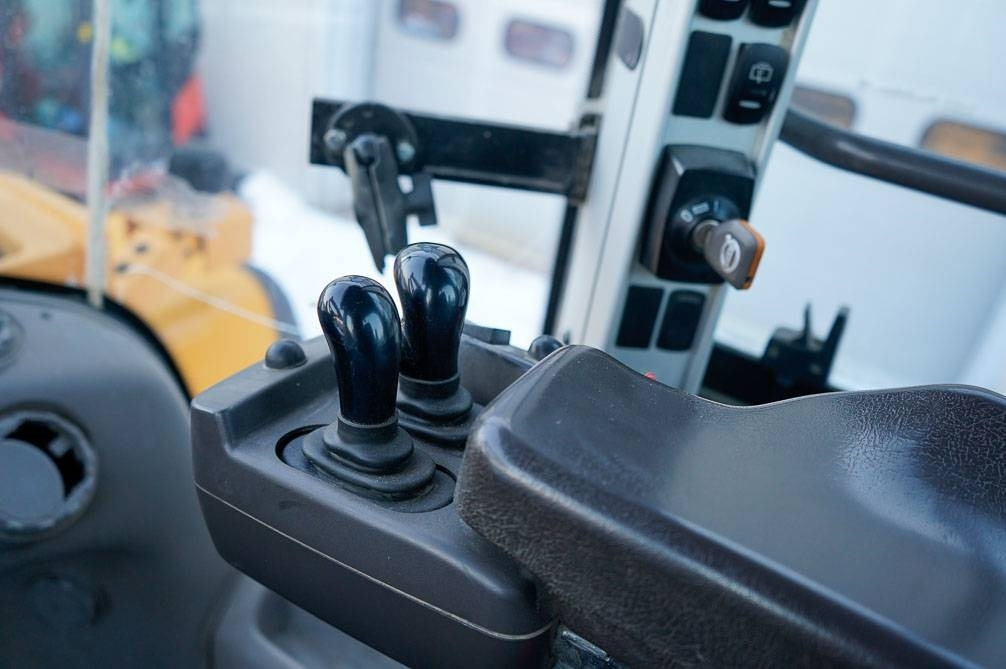 Chargeuse sur pneus Volvo L220H MYYTY!!SOLD!!: photos 24