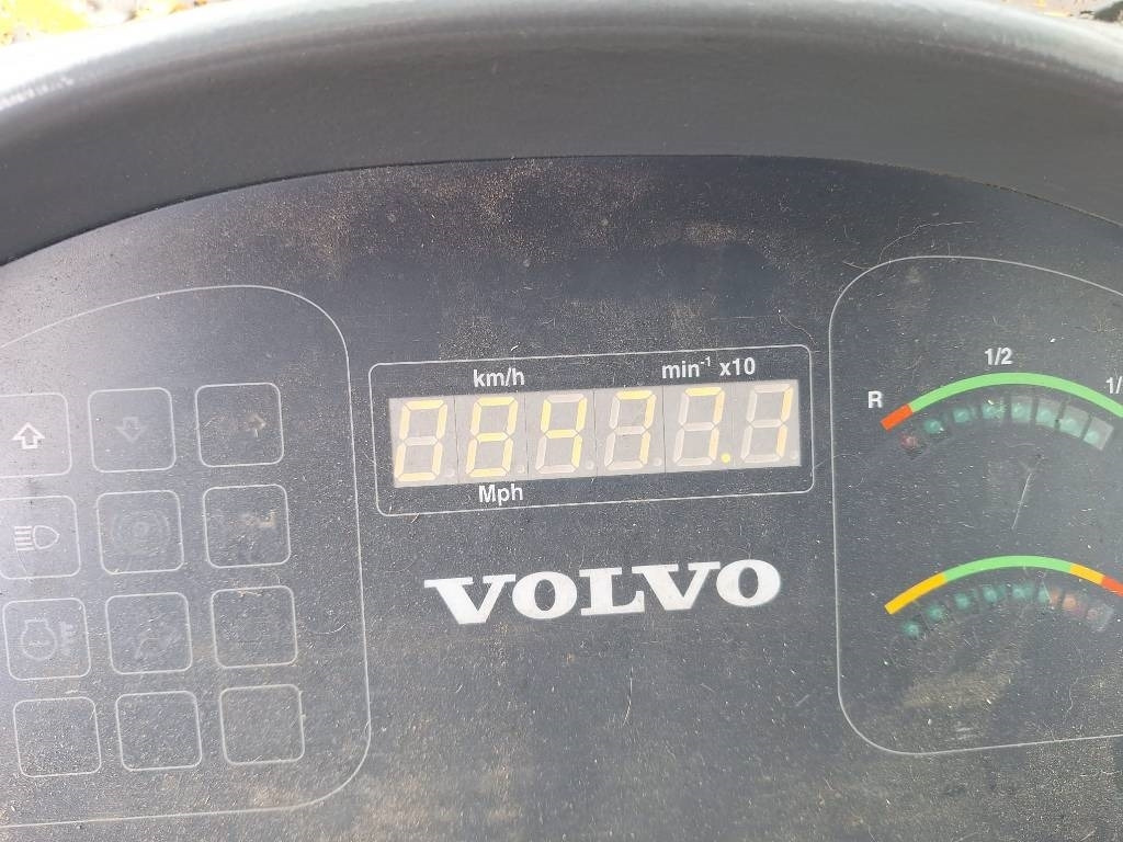 Chargeuse sur pneus Volvo L30B AURALLA: photos 10