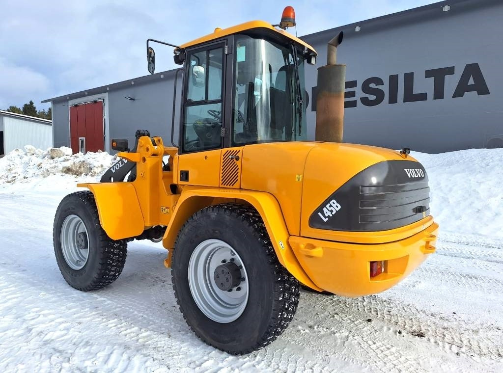 Volvo L45B UUDET RENKAAT - Chargeuse sur pneus: photos 2 Volvo L45B UUDET RENKAAT - Chargeuse sur pneus: photos 2