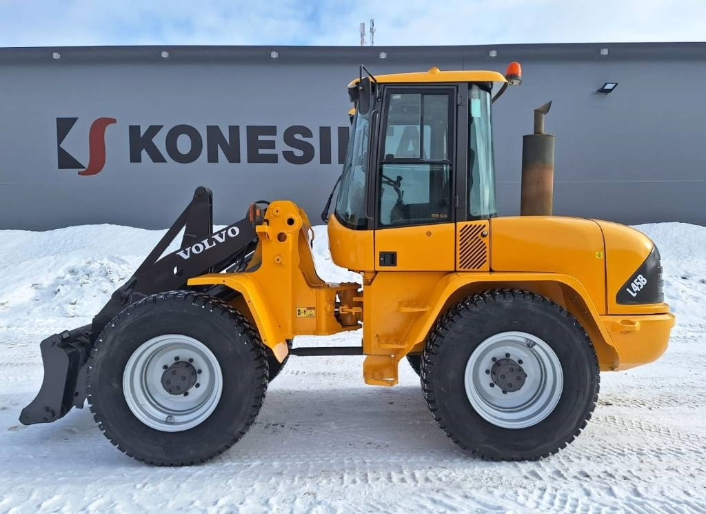 Volvo L45B UUDET RENKAAT - Chargeuse sur pneus: photos 1 Volvo L45B UUDET RENKAAT - Chargeuse sur pneus: photos 1