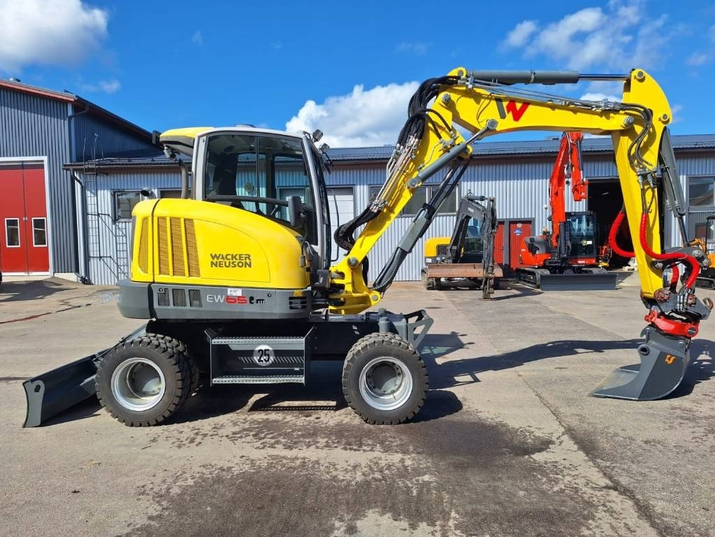 Wacker EW65 PYÖRITTÄJÄLLÄ - Pelle sur pneus: photos 5 Wacker EW65 PYÖRITTÄJÄLLÄ - Pelle sur pneus: photos 5