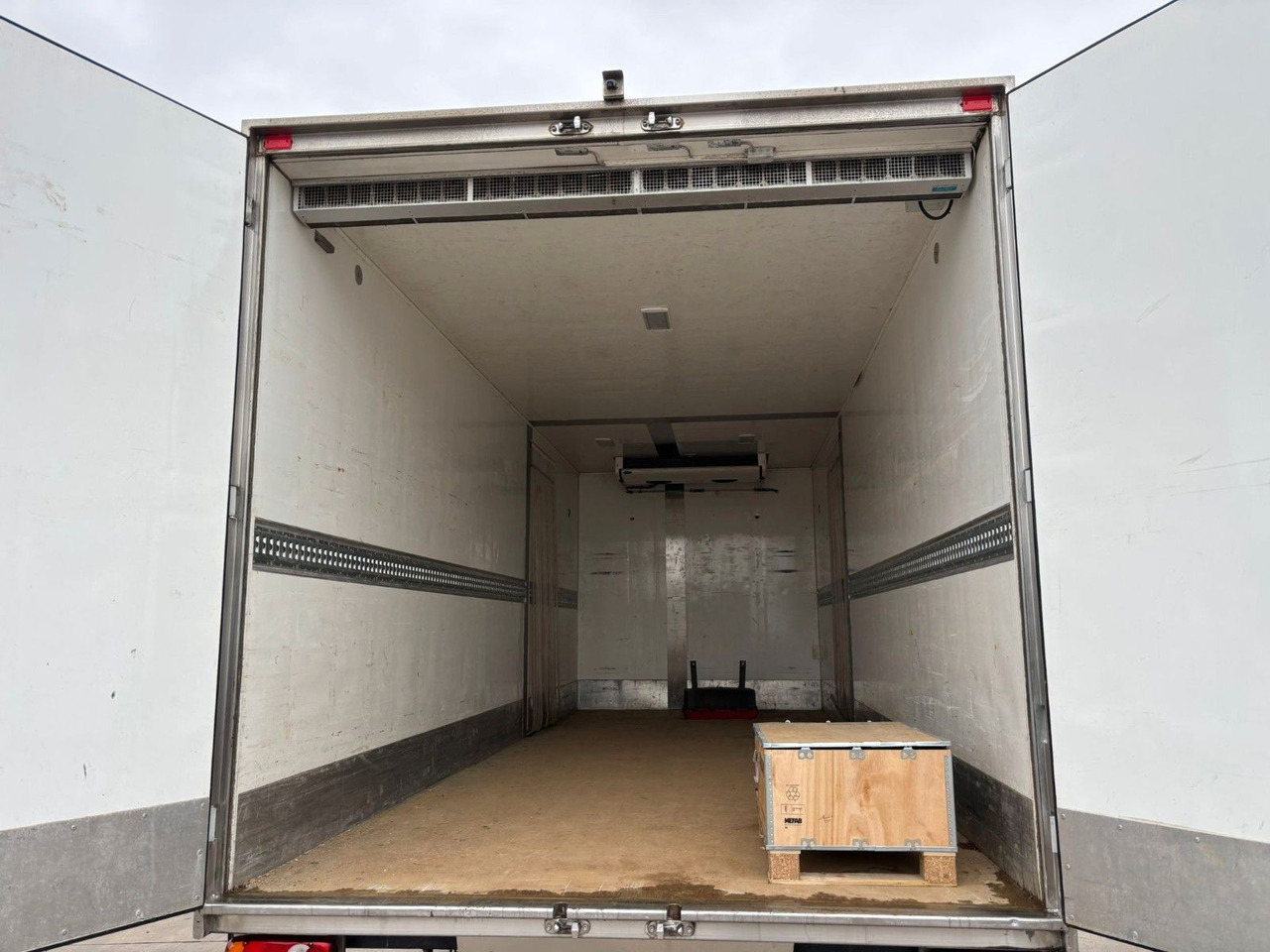 Volvo FL 250. Carrier Supra -20°. EU5. Motor Defekt. - Camion frigorifique: photos 3 Volvo FL 250. Carrier Supra -20°. EU5. Motor Defekt. - Camion frigorifique: photos 3
