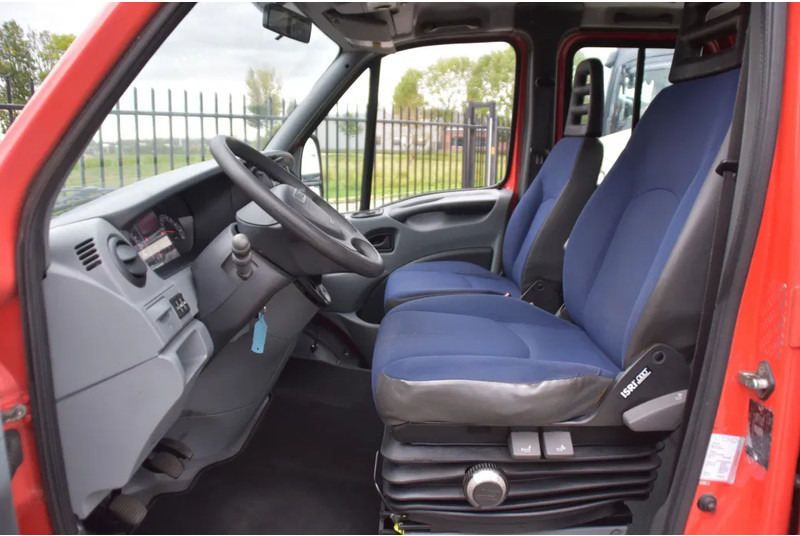 Iveco 40C18 - MANUAL - EURO 4 - 341 TKM - RADIO - BACKSEAT - 4 DOORS - GOOD CONDITION - - Tracteur routier: photos 5 Iveco 40C18 - MANUAL - EURO 4 - 341 TKM - RADIO - BACKSEAT - 4 DOORS - GOOD CONDITION - - Tracteur routier: photos 5