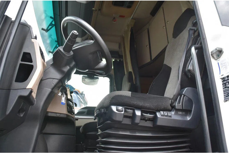 MAN TGX 18.420 - EURO 6 - ADR FL - PARK. AIRCO - NAVI - PTO - XENON LIGHTS - TOP CONDITION - - Tracteur routier: photos 4 MAN TGX 18.420 - EURO 6 - ADR FL - PARK. AIRCO - NAVI - PTO - XENON LIGHTS - TOP CONDITION - - Tracteur routier: photos 4