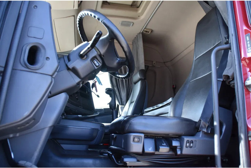 Scania R420 HL 6x2/4 - ADR FL - MANUAL - EURO 5 - 698 TKM - HYDRAULIC SYSTEM - LEATHER SEATS - XENON - - Tracteur routier: photos 4 Scania R420 HL 6x2/4 - ADR FL - MANUAL - EURO 5 - 698 TKM - HYDRAULIC SYSTEM - LEATHER SEATS - XENON - - Tracteur routier: photos 4