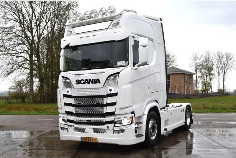 Scania S660 V8 NGS 4x2NB - NEW TACHO - RETARDER - FULL AIR - PARK. AIRCO - LEATHER SEATS - 2 x FUEL TANKS - ALCOA'S - LED - - Tracteur routier: photos 2 Scania S660 V8 NGS 4x2NB - NEW TACHO - RETARDER - FULL AIR - PARK. AIRCO - LEATHER SEATS - 2 x FUEL TANKS - ALCOA'S - LED - - Tracteur routier: photos 2