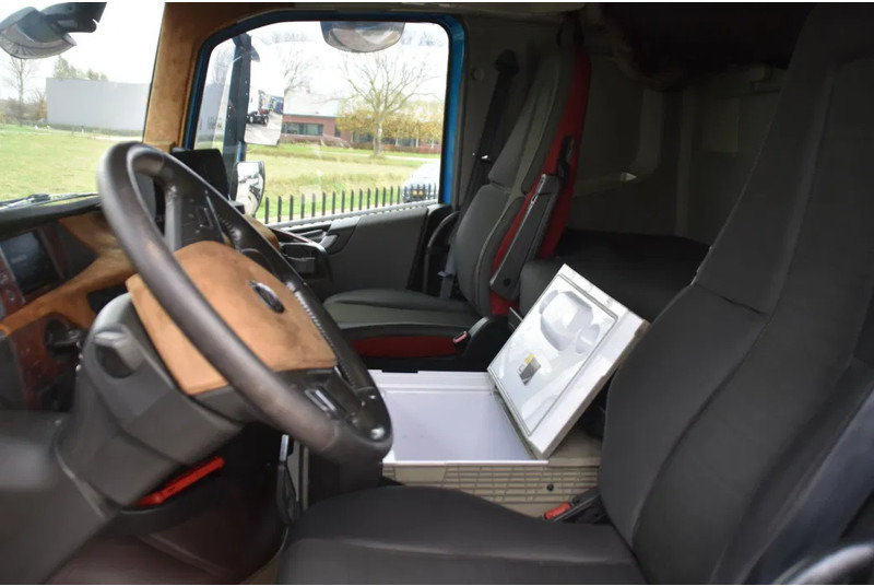 Volvo FH 540 Globe 6x2/4 - 633 TKM - HYDRAULICS - PTO - 2 BEDS - XENON - GOOD CONDITION - - Tracteur routier: photos 5 Volvo FH 540 Globe 6x2/4 - 633 TKM - HYDRAULICS - PTO - 2 BEDS - XENON - GOOD CONDITION - - Tracteur routier: photos 5