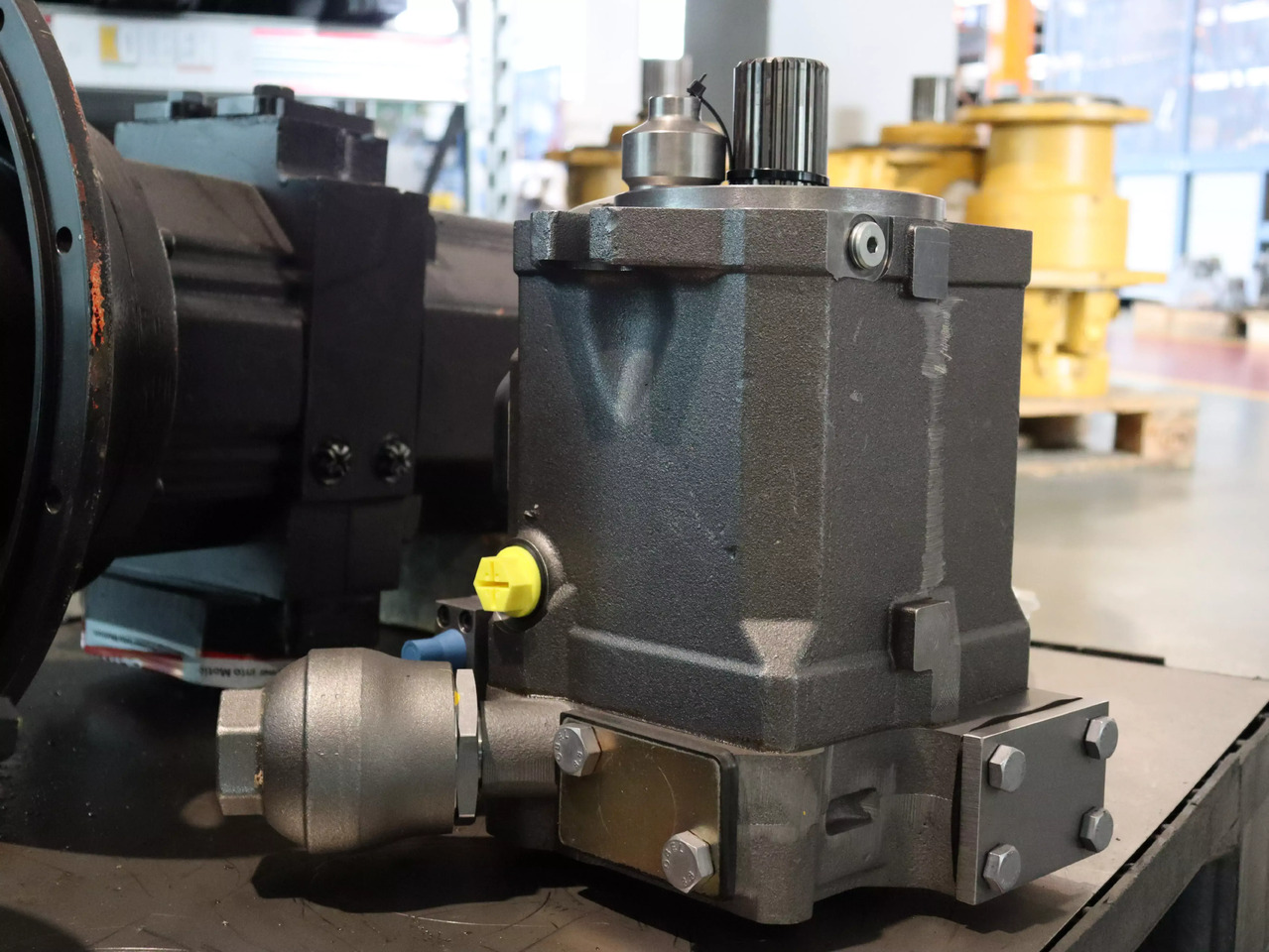 LINDE HPR02 A2 135 R LP00 0 0 0 S - Pompe hydraulique pour Engins de chantier: photos 1 LINDE HPR02 A2 135 R LP00 0 0 0 S - Pompe hydraulique pour Engins de chantier: photos 1