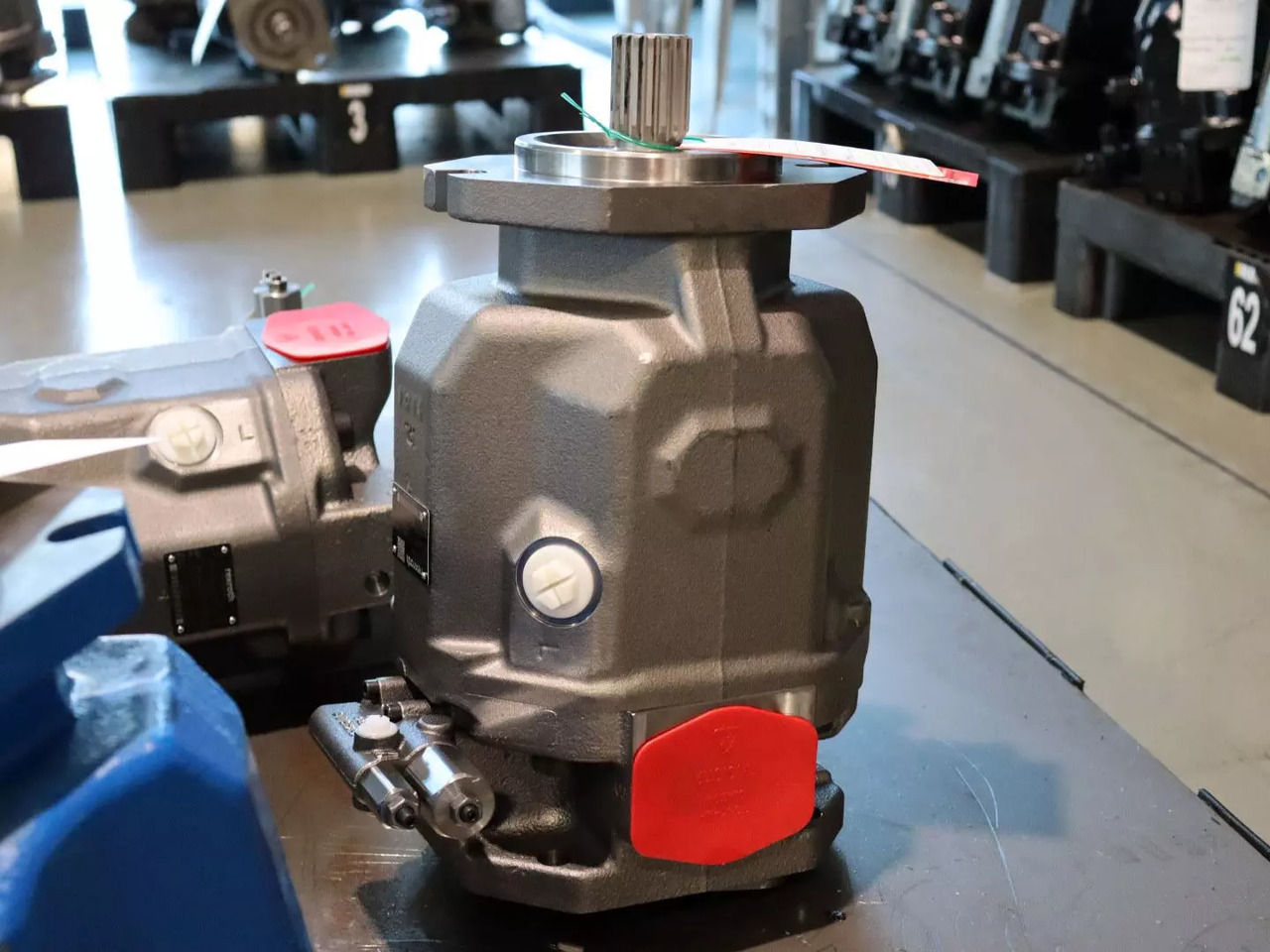 REXROTH A10VO100DFR/31R-VSC62K68 - Pompe hydraulique pour Engins de chantier: photos 1 REXROTH A10VO100DFR/31R-VSC62K68 - Pompe hydraulique pour Engins de chantier: photos 1