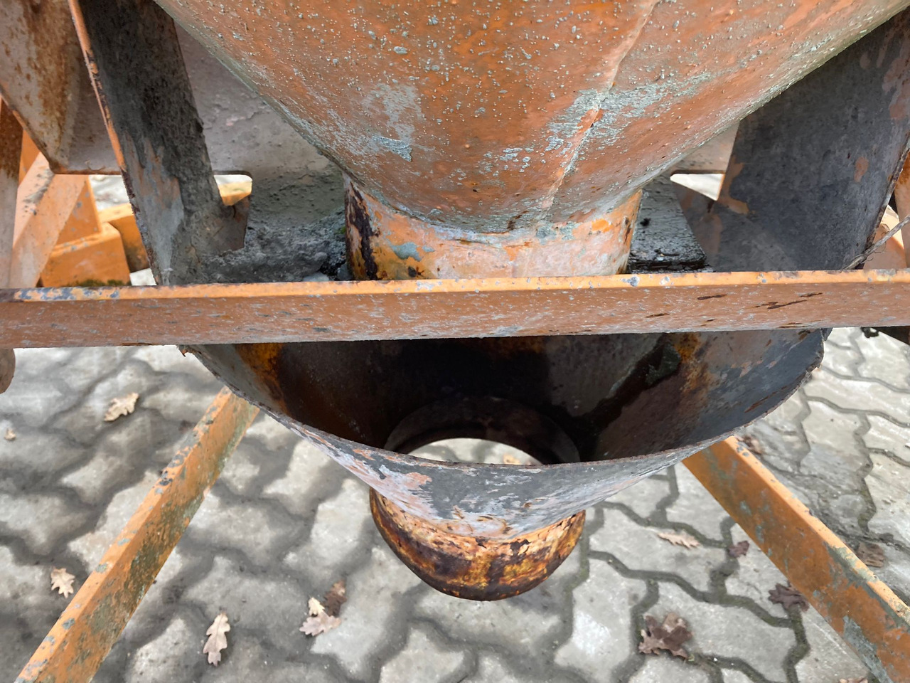 Eichinger concrete silo 1016H.22 - Accessoire pour Matériel de manutention: photos 4 Eichinger concrete silo 1016H.22 - Accessoire pour Matériel de manutention: photos 4