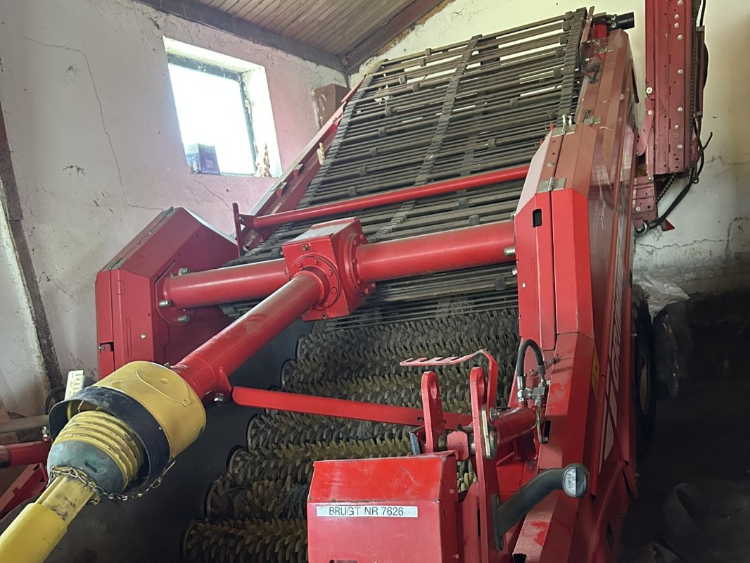 Grimme CS-150 RotaPower - Arracheuse de pommes de terre: photos 1 Grimme CS-150 RotaPower - Arracheuse de pommes de terre: photos 1