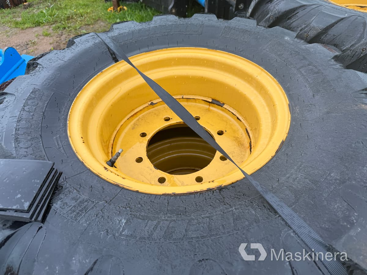4 twindäck på fälg 420/75R20 - Roue complète: photos 4 4 twindäck på fälg 420/75R20 - Roue complète: photos 4