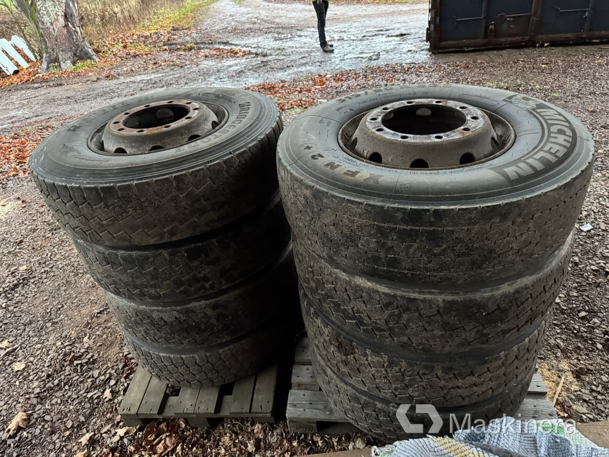 Bridgestone, Michelin & Dunlop Däck 2st 385/65R22.5 & 8st 315/80R22.5 - Roue complète: photos 5 Bridgestone, Michelin & Dunlop Däck 2st 385/65R22.5 & 8st 315/80R22.5 - Roue complète: photos 5