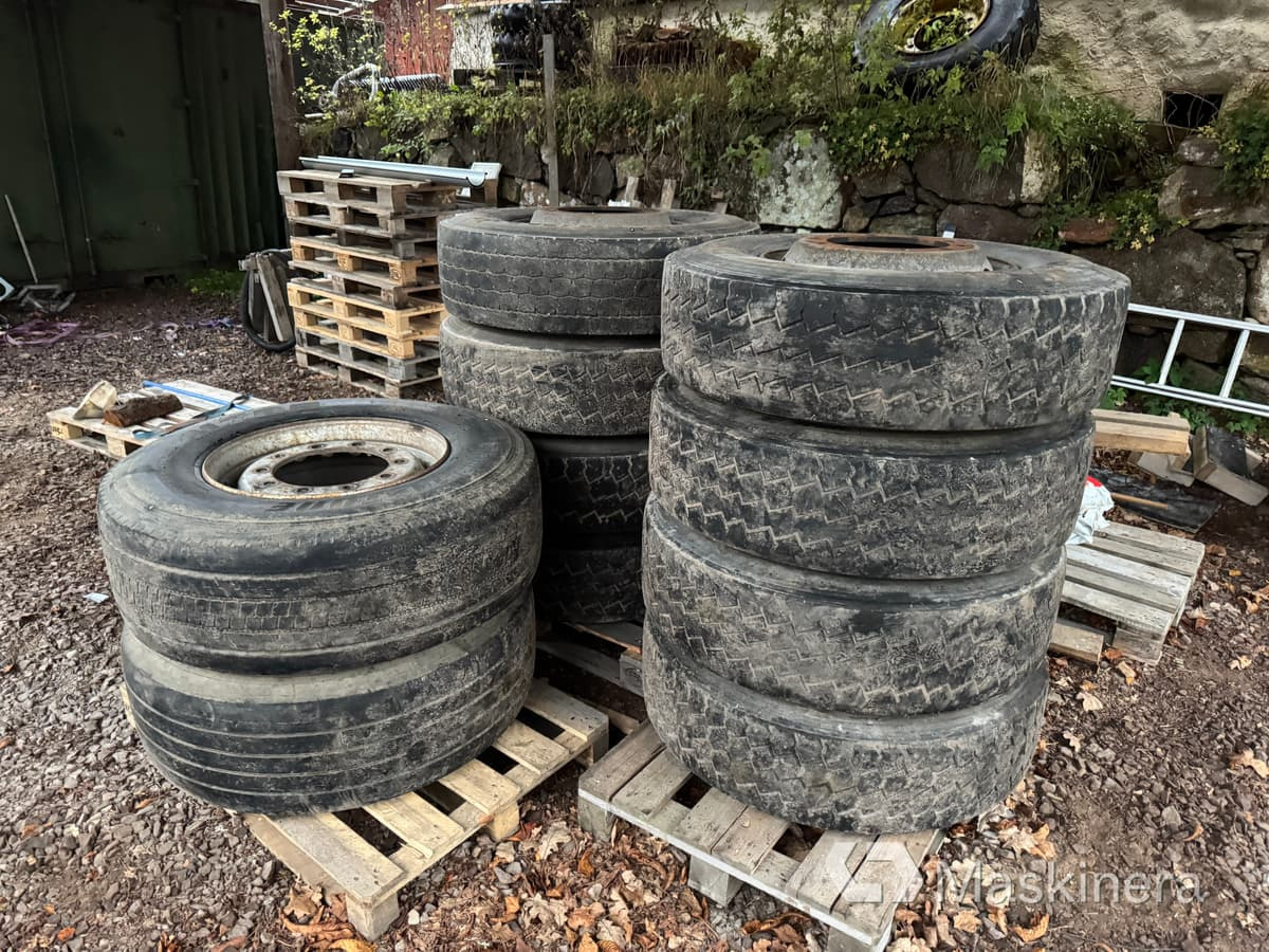 Bridgestone, Michelin & Dunlop Däck 2st 385/65R22.5 & 8st 315/80R22.5 - Roue complète: photos 1 Bridgestone, Michelin & Dunlop Däck 2st 385/65R22.5 & 8st 315/80R22.5 - Roue complète: photos 1