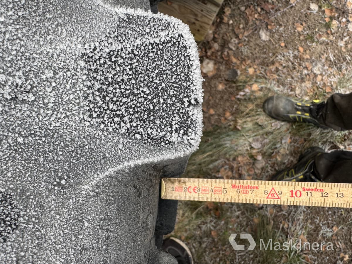 Entreprenaddäck på fälg med dubbar - Roue complète pour Engins de chantier: photos 3 Entreprenaddäck på fälg med dubbar - Roue complète pour Engins de chantier: photos 3