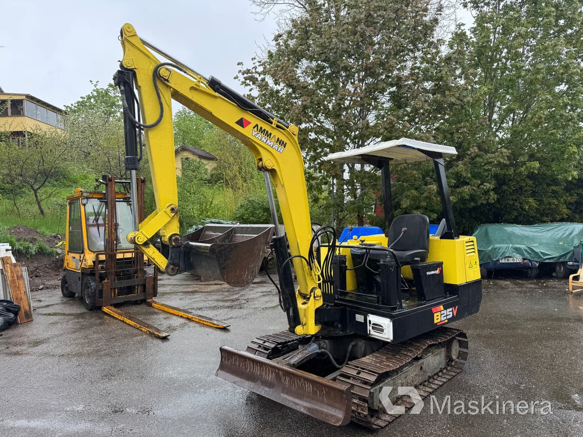 Grävmaskin Yanmar B25V med redskap & transportsläp - Pelle sur chenille: photos 1 Grävmaskin Yanmar B25V med redskap & transportsläp - Pelle sur chenille: photos 1