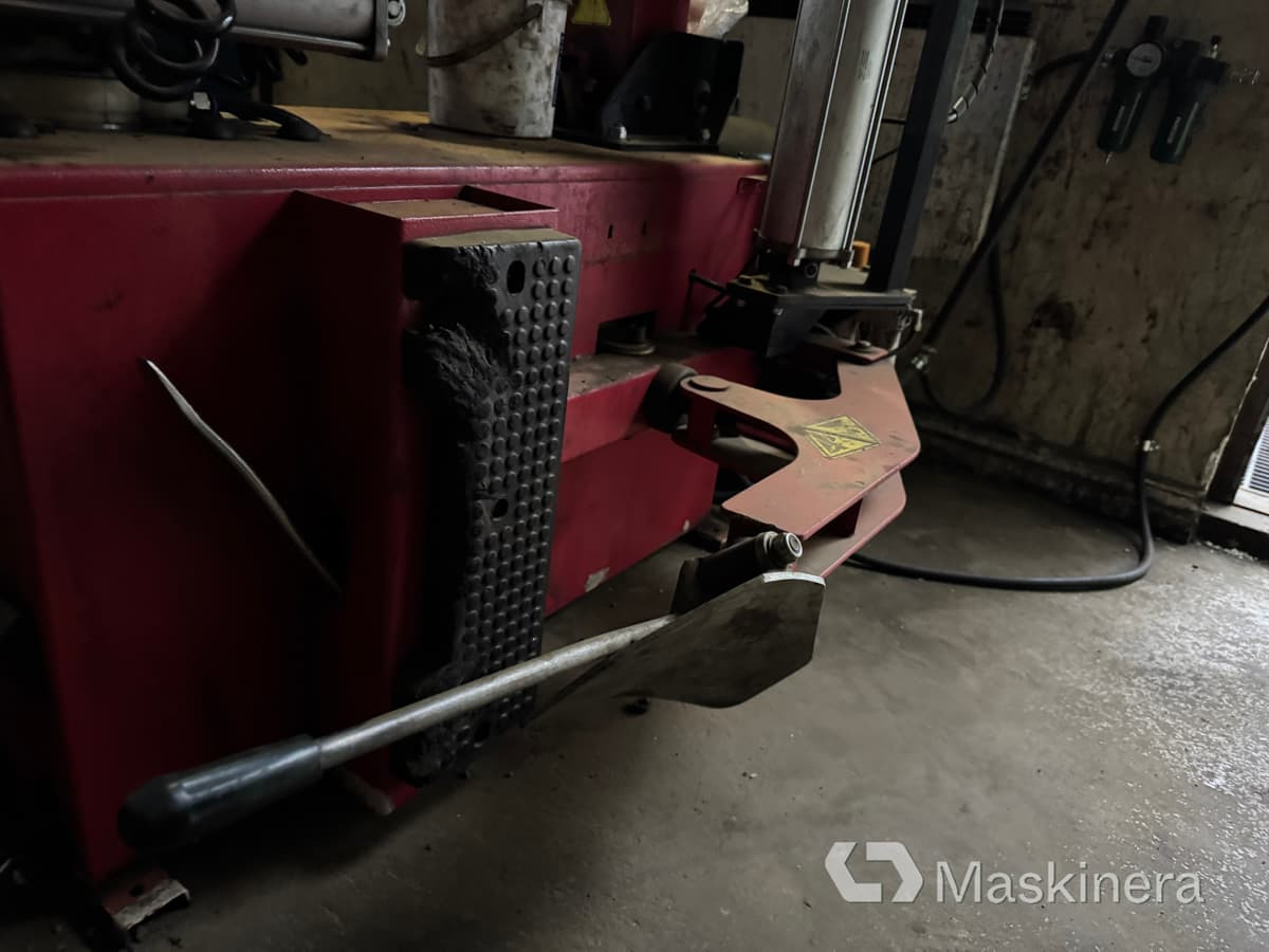 Pela & Megaspin 400 Däckmaskin Pela U-236A & Megaspin 400 - Équipement de garage: photos 5 Pela & Megaspin 400 Däckmaskin Pela U-236A & Megaspin 400 - Équipement de garage: photos 5